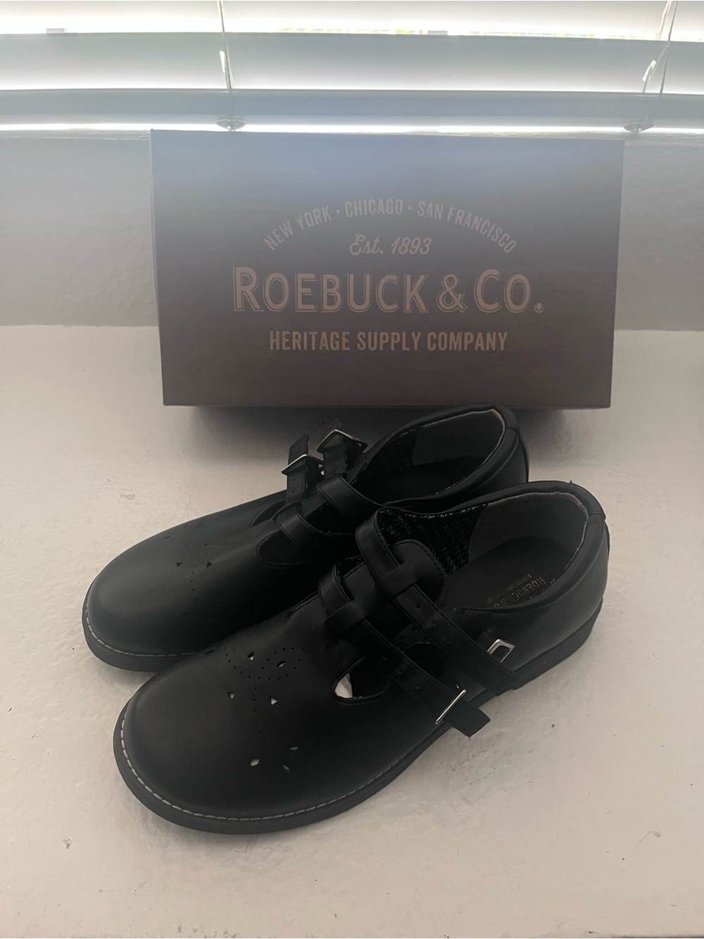 Roebuck & Co. Women's Black Leather Mary Jane Loafers